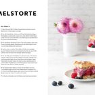 "HIMMELSTORTE" Rezept mit Zutaten und Anleitung für eine Beeren-Baiser-Torte. Rechts: Tortenstück auf einem Teller.