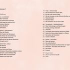 Zwei Seiten mit Text über grünen Tee, Hauptarten wie Sencha und Matcha, Teekanne und Tasse. Verschiedene Mischungen.