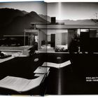 Text: "PROJECTS 1928–1968". Moderne Architektur mit Bergen im Hintergrund, dunkles Ambiente und Swimmingpool.