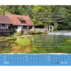 "Zwei Steine", Kalender April. Geschichte über Jakob und Edelmann, Mühle im Hintergrund, Natur mit Flusslauf und Wald.