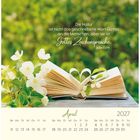 Zitat von Julie Eyth über die Natur, ein geöffnetes Buch mit Blumen und ein Kalender für April 2027.