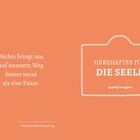 Zitat: "Nichts bringt uns auf unserem Weg besser voran als eine Pause." Rechtes Logo: "HERZHAFTES FÜR DIE SEELE".