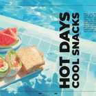 Texte: "HOT DAYS COOL SNACKS", beschreibt Sommer-Snacks. Snacks auf einem Teller neben einem Pool. Illustration.
