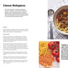 "Linsen-Bolognese" steht groß geschrieben. Zutatenliste und Zubereitungsschritte für 4 Portionen folgen. Links ein Rezept, rechts ein Teller mit Linsen-Bolognese und Nudeln.