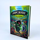 Auf dem Buchcover steht "Ninja School: Die erste Prüfung". Es zeigt gezeichnete Ninjas in einer lebhaften Waldszene.