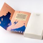 Links: „Mir war es wichtig, keine banale Liebesgeschichte zu schreiben. [...] Evelyn Scola Schreiber.“ Silhouette eines Mannes und Artistin.