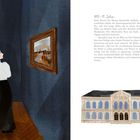 1895–19 Jahre. Eine Frau betrachtet ein Gemälde in einem blauen Raum. Rechts eine Zeichnung eines Gebäudes.