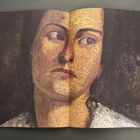 Keine Texte erkennbar. Malerei von einem Gesicht mit ernstem Ausdruck. Gesicht ist in der Mitte geteilt.