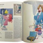 "Ausklang mit Maxi und Bella", 1988 bis 1992. Links: Frau in rosa schwebt, rechts: Frau in Blau mit Telefon, Blumen und Koffer.