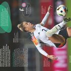 "An ihr kommt keine vorbei. Mit Binde am Arm." Eine Fußballerin in Aktion. Mehrere Info-Boxen zu ihrer Karriere und Stärken.