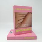 Buchcover: "Louisa Dellert UNSHAME: Wie wir uns von Idealen befreien und den weiblichen Körper wertschätzen". Rosa Hintergrund.