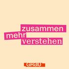 Die Wörter "zusammen mehr verstehen" in pink auf beige. Unten ein rotes Logo mit "GRAU".