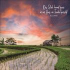 „Das Glück kommt gern in ein Haus, wo Freude herrscht.“ Aus Japan. Reisfeld, kleine Hütte, bunter Himmel bei Sonnenuntergang.