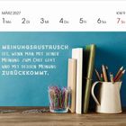 "März 2027, KW 9, Meinunsaustausch ist, wenn man mit seiner Meinung zum Chef geht und mit dessen Meinung zurückkommt."  
Ein Tisch mit Büroartikeln.