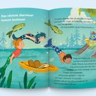 Text: "Das nächste Abenteuer kommt bestimmt". Illustration zeigt Kinder und eine Eule auf einem See. Einige Fische springen.