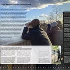 Vögel beobachten in Deutschland: Texte über Vogelbeobachtungstipps, beliebte Orte und benötigte Ausrüstung. Zwei Personen mit Ferngläsern.
