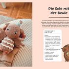 Texte: Die Eule mit der Beule. Eule mit Beule, 14 cm groß, Materialliste. Bild zeigt eine gehäkelte Eule in Händen. Illustration: Eule.
