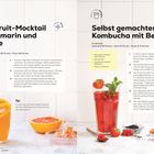 "Beste voller Kollagen", "Grapefruit-Mocktail mit Rosmarin und Grüntee", "Selbst gemachter Kombucha mit Beeren". Links ein orangener Cocktail mit Rosmarin, rechts roter Kombucha mit Beeren.