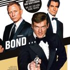 "Zwischen Actionheld und Gentleman: Wie 007 zur Kino-Ikone wurde. BOND..." Drei Männer im Anzug, einer zielt mit Pistole.