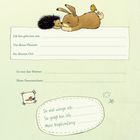 Geburtsdetails-Formular mit Igel, Hase und Vogel. Illustration mit Baby auf Miniwagen, Stern und Blume.