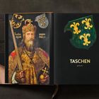 Gemälde eines Königs in prunkvoller Kleidung mit Schwert und Reichsapfel, daneben grünes Wappen und Text "TASCHEN presents".
