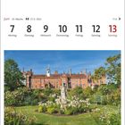 Juni: 7. Montag bis 13. Sonntag. Helmingham Hall Gardens in Suffolk. Historisches Gebäude hinter blühendem Garten.