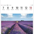 Kalenderseite: Woche 23, 7. bis 13. Juni. Foto: Weites Lavendelfeld unter blauem Himmel, Berg im Hintergrund.