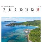 Kalenderseite: Juni, Woche 23. Daten: 7–13. Bild: Küstenlandschaft mit grünen Hügeln und klarem blauen Wasser.