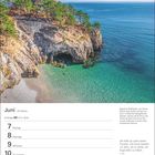 Juni, 23. Woche, 7. bis 13. Montag bis Sonntag. Begrünte Felsen, Strand, Grotte, türkisfarbenes Wasser. Zitat von Li Bai.