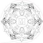 Ein "M" im Zentrum, umgeben von flammenden Abzeichen. Illustration von einem Dalmatiner als Feuerwehrhund, Pfoten und Sterne.