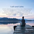 Text: "Luft und Liebe. Achte für einen Moment nur auf deinen Atem...".

Person sitzt auf einem Steg, ruhige Seeszene im Hintergrund.