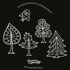 Es steht: "Im Zauberwald wachsen sonderbare Bäume. Male noch mehr dazu." Darstellung von Bäumen, einer Eule und Raupe.