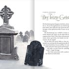 Text: Vierte Strophe - Der Letzte Geist. Illustration: Friedhof mit Grabsteinen in einem schneebedeckten, nebligen Umfeld.