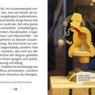 Text links beschreibt erzgebirgische Traditionen, wie Engel und Räuchermänner. Rechts ist ein geschnitzter Räuchermann.