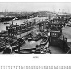 "Blick auf den Niederhafen an den Hamburger Vorsetzen. APRIL. Motormehr: DO 1 8 15 22 29. Kalender mit historischem Hafenbild."
