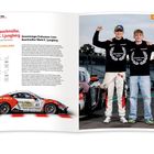 Titel: "Leon Bauchmüller, Mads K. Ljungberg". Darunter "Gesamtsieger Endurance". Auto und zwei Personen jubeln auf Strecke.