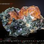 "MUNDUS MINERALIS 2027", "Fluorit XX", Kalender für April; zeigt einen großen, facettenreichen Mineralienkristall.