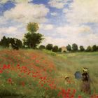 Gemälde von Menschen auf einem Mohnfeld unter blauem Himmel, mit Bäumen im Hintergrund.