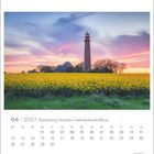 Kalenderblatt April 2027, Schleswig-Holstein, mit Leuchtturm, Haus, gelbem Blumenfeld und buntem Abendhimmel.