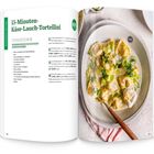 15-Minuten-Käse-Lauch-Tortellini Rezept mit Zutatenliste und Zubereitung. Rechts ein Teller mit Tortellini in Sahnesauce.