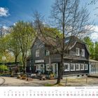 „Haus Eifgen“ ist groß auf einem historischen Gebäude geschrieben. Im Vordergrund Straßen und Bäume.