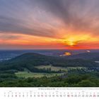 "Der Rhein von Mainz bis Köln – Blick vom Großen Ölberg. Kalenderseite für April 2027 mit Sonnenuntergang über Hügeln."
