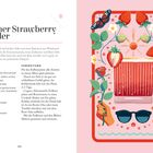 Titel: "Summer Strawberry Sparkler". Rezept mit Cognac, Zitronensaft, Erdbeerpüree, Rosenwasser und Rosé-Sekt.