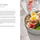 Breakfast Bowl mit Spinat, Parmaschinken und Ei. Zutaten, Zubereitungstipps und ein Foto von einer dekorierten Schüssel.