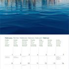 Kalenderseite für Februar 2027 in mehreren Sprachen. Oben Stadtansicht mit Wasser im Vordergrund unter klarem Himmel.