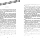 Texte: 
- "CRIME SCENE" mehrfach auf Klebeband
- "CHAPTER 2". 
Seiten 16 und 17 eines Buches mit fortlaufendem Text.