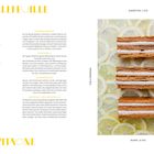 "Basischer Kuchen", Zutaten: Limettenzucker, pochierte Kumquats, Orangen-Konditorcreme. Zubereitungszeit: 1 Std., für 8 Personen. Rechts ein Rezepttext, links ein goldbrauner Kuchen.