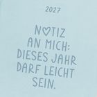 2027: Notiz an mich; dieses Jahr darf leicht sein. Hintergrund in sanftem Blau gehalten.