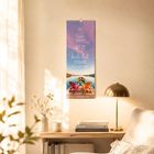 2027. Rentier Planer. Jetzt ist die beste Zeit, Träume zu verwirklichen. Helles, gemütliches Zimmer mit Dekor und Lampe.