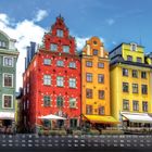 "Stortorget in Stockholm 'Großer Platz’", Kalenderansicht, bunte Gebäude: grün, rot, orange, gelb, und blauer Himmel.